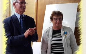 Remise de la médaille de bronze à Mme Corinne Huon