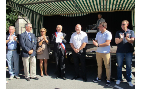 Remise de la médaille de Bronze à M. Colet à Villers-Cotterêts au Forum des Associations