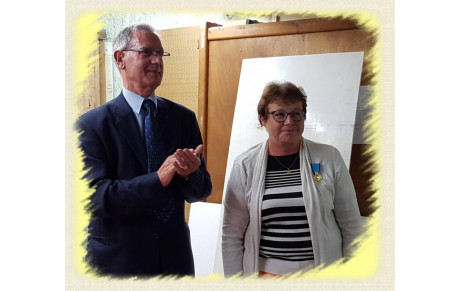 Remise de la médaille de bronze à Mme Corinne Huon
